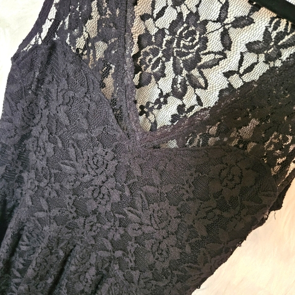 Forever 21 Sweetheart Neckline Inlay Lace Fit and Flare Skater Dress - Picture 4 of 5